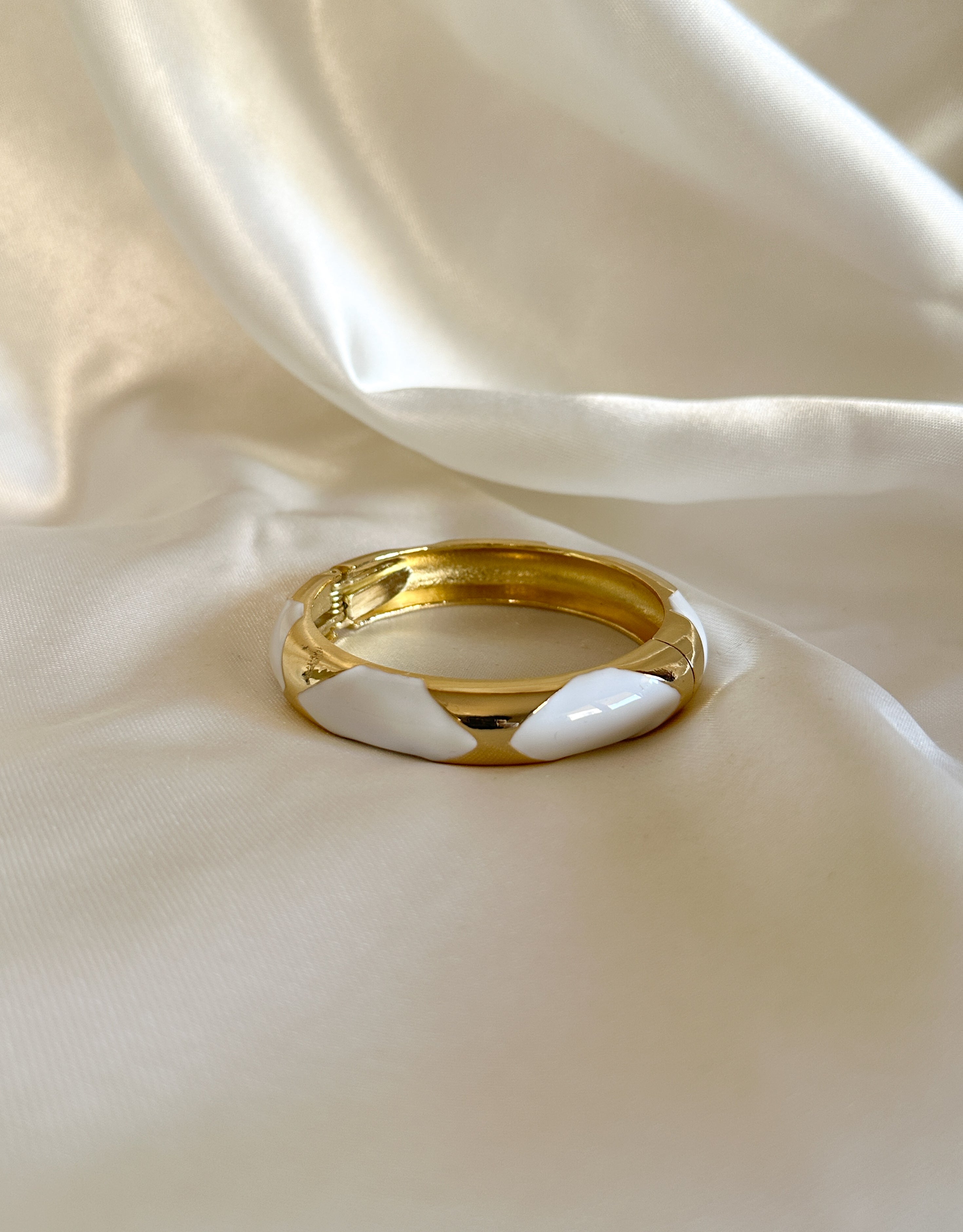 Angle Bangle