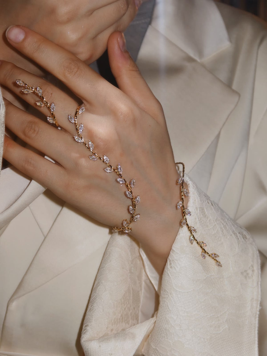 Leaves Handchain