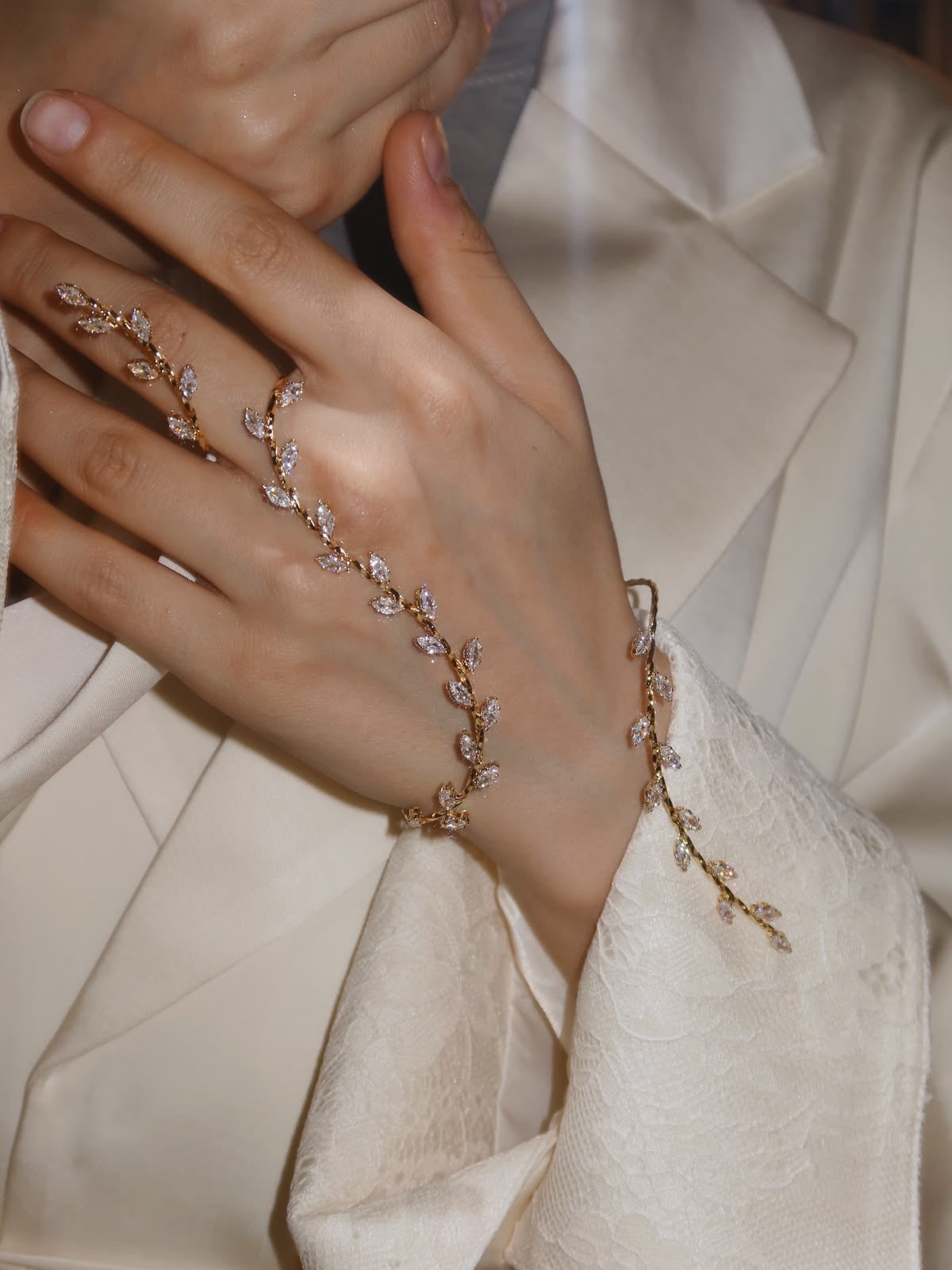 Leaves Handchain