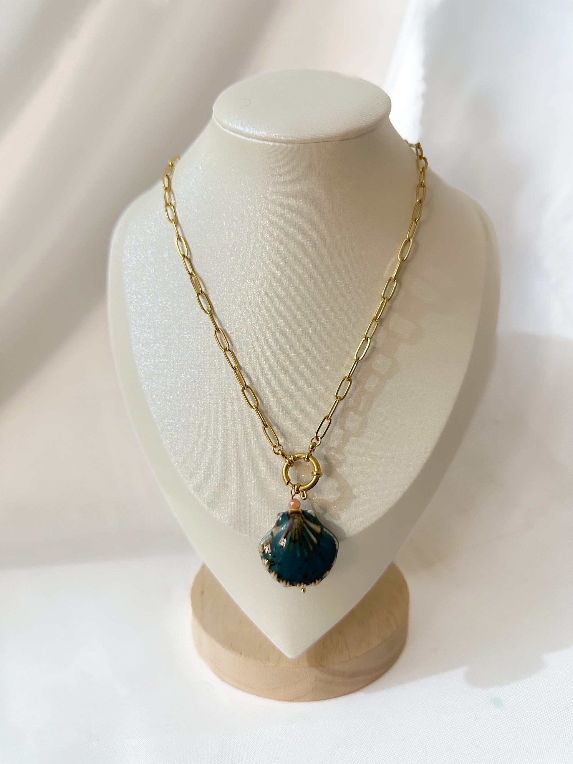 Emerald Shell Necklace Stainless Steel